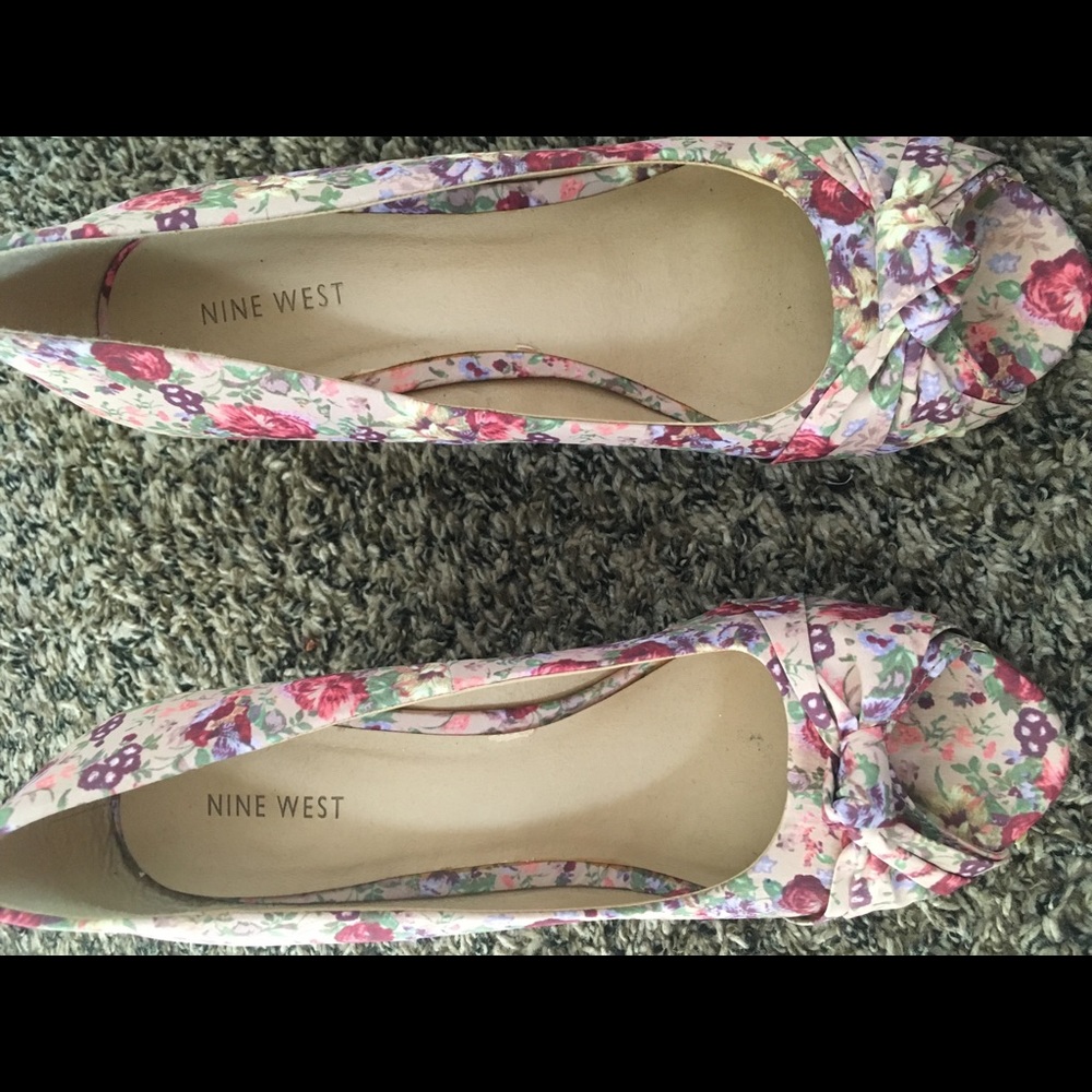 Nine West 9.5 pink multi colored wedges